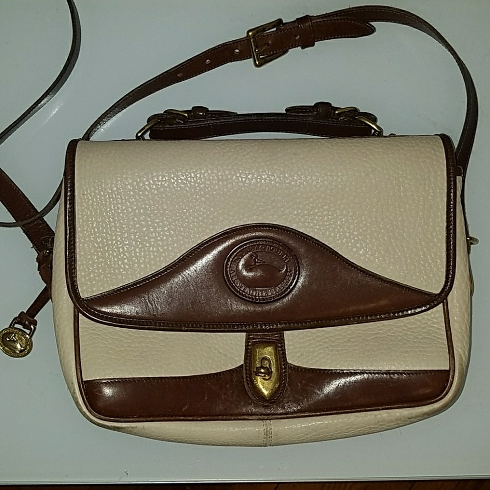 Beautiful vintage Dooney & Bourke cross body bag